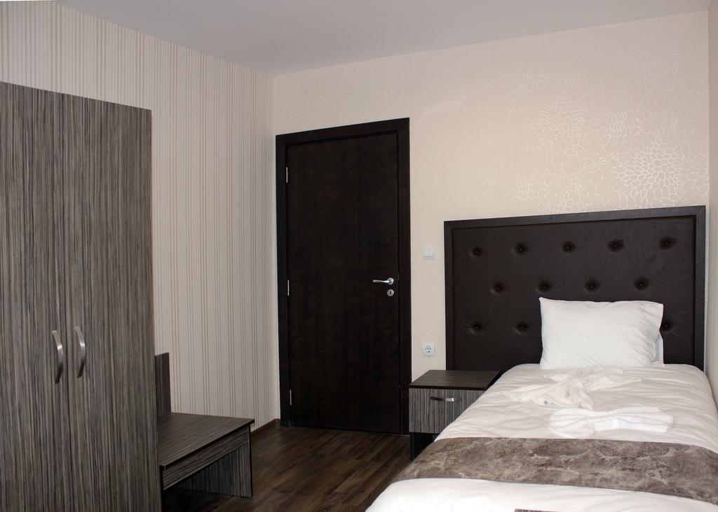 Family Hotel Сілістра Номер фото